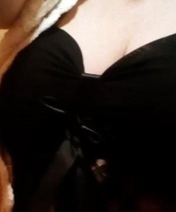 Живу в Москве и готова доставить тебе незабываемое удовольствие. У меня есть множество возможностей, чтобы ты почувствовал себя настоящим мужчиной. Разве ты не мечтаешь окунуться в мир страсти и нежности? 😉 Мои услуги безупречны, а мои отзывы говорят обо мне сами за себя. Сделай шаг в мои объятия и я исполню все твои желания. Фото ждут тебя в моем альбоме. 📷 Не упусти свой шанс на незабываемые моменты со мной. Жду тебя, мой герой. 🔥 Амина